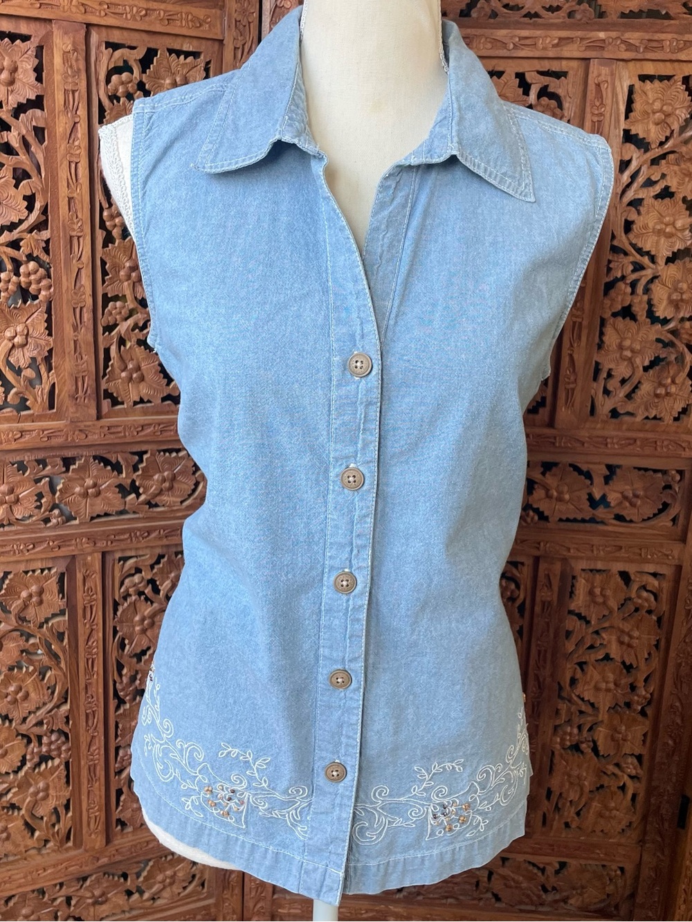 Erika Embroidered Denim Jean Chambray Sleeveless Denim Button-Down Top